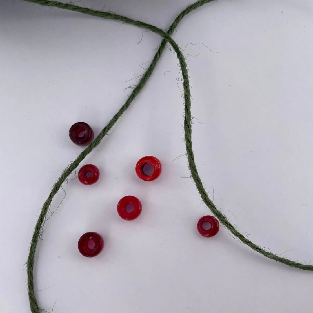 Store glasperler, preciosa til strik, rød mix Beadhouse of Copenhagen