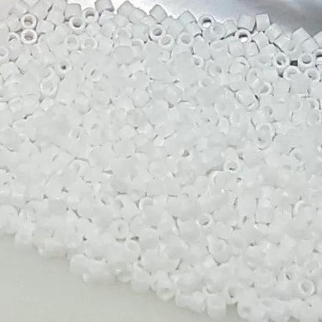 Hvide glasperler, miyuki delica beads, matte ab white Krea