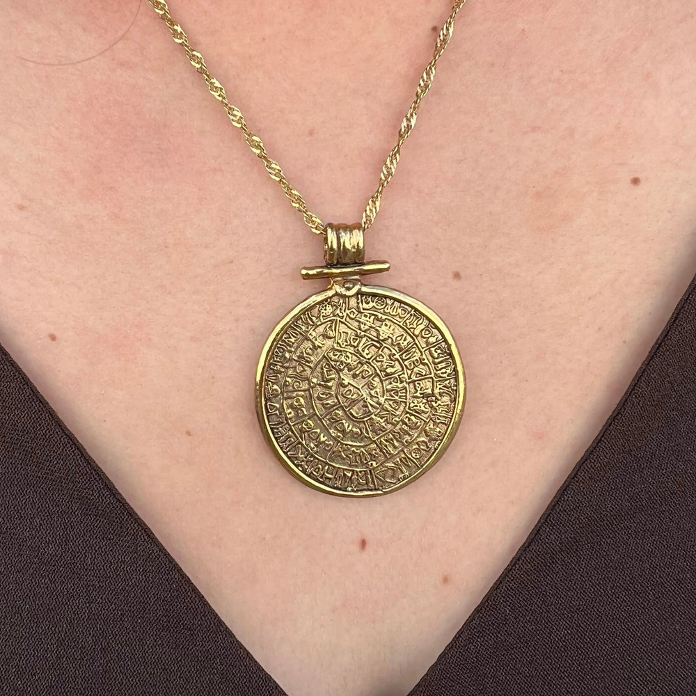 Vedhæng, rund amulet, forgyldt messing Beadhouse of Copenhagen