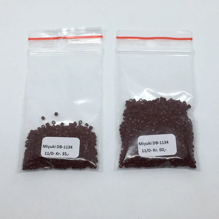 Brunglasperler, miyuki delica beads, opaque currant Krea