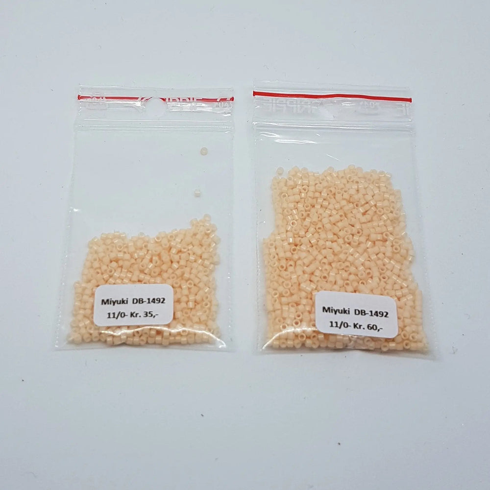 Orange glasperler, miyuki delica beads, opaque light peach Krea