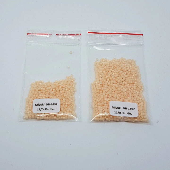 Orange glasperler, miyuki delica beads, opaque light peach Krea