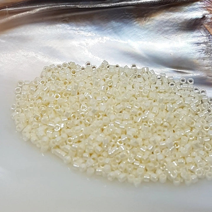 Brune glasperler, miyuki delica beads, ceylon cream Krea