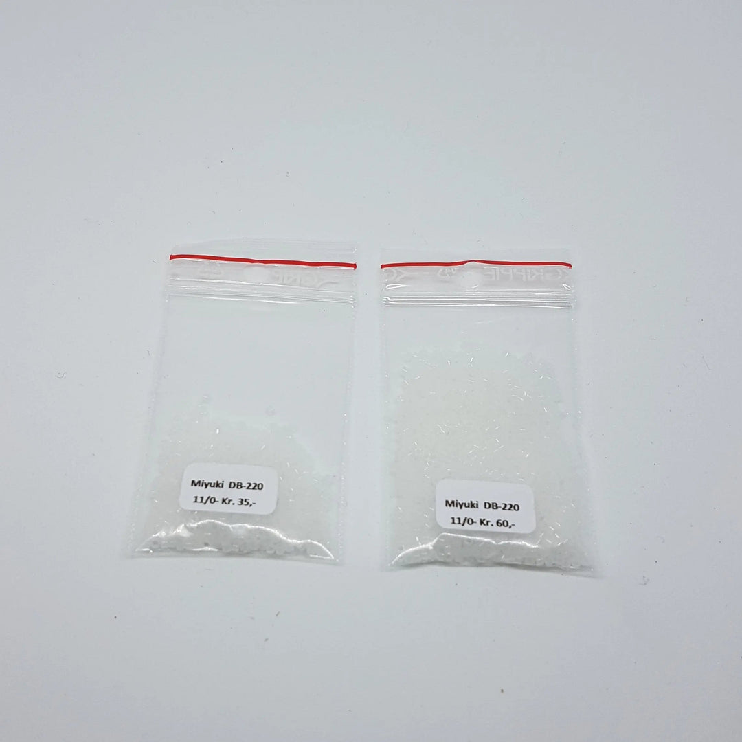 Hvide glasperler, miyuki delica beads, opal white Krea