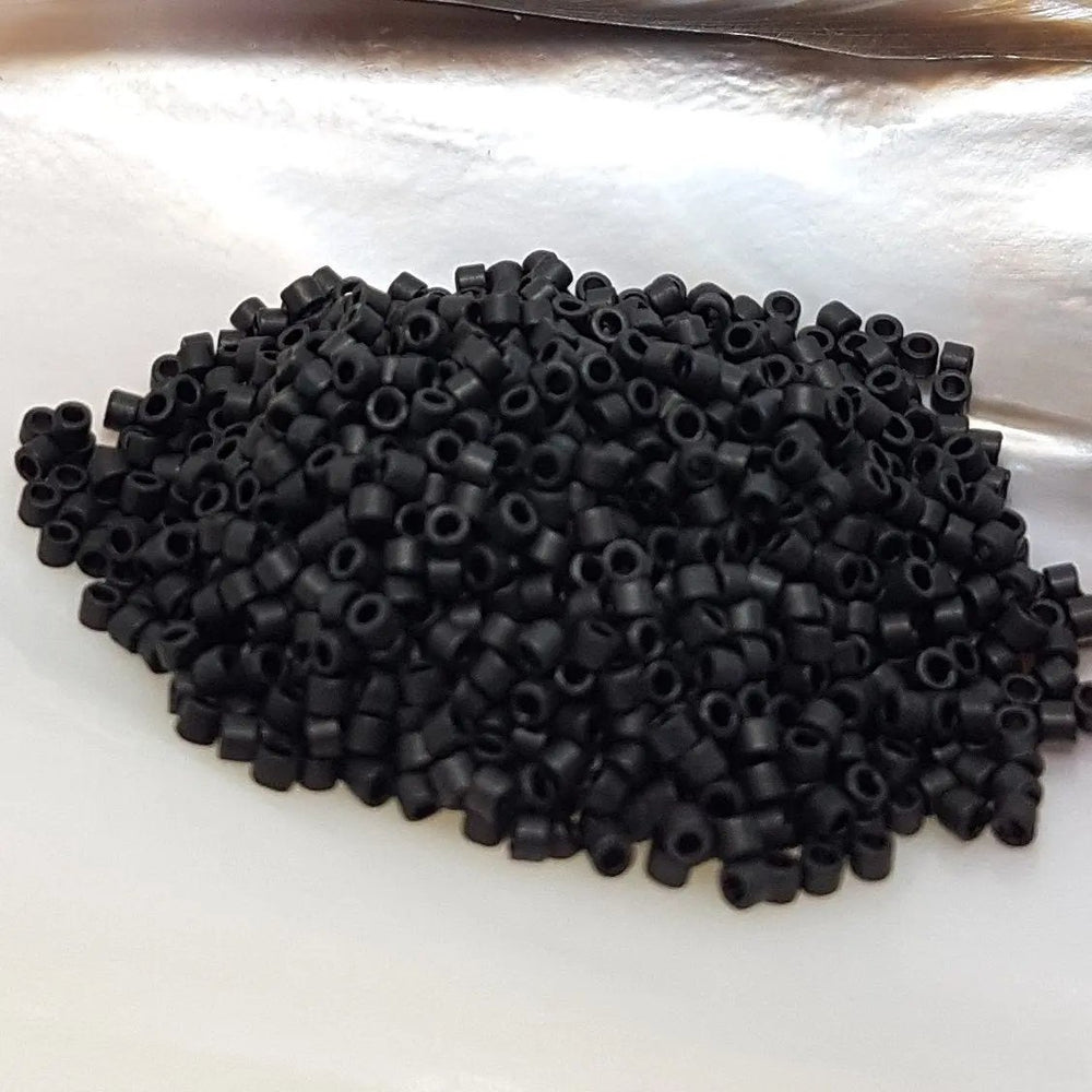 Sorte glasperler, miyuki delica beads, opaque matte black Krea
