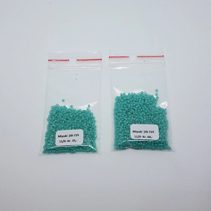 Grønne glasperler, miyuki delica beads, opaque turquoise green Krea