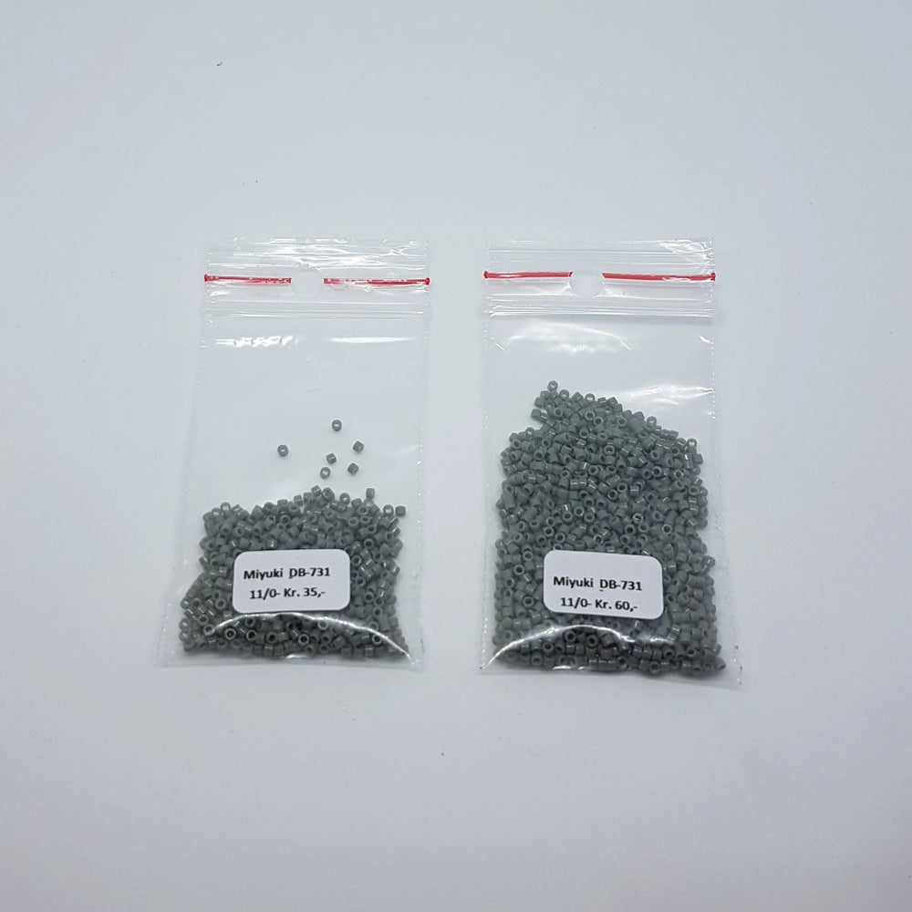 Grå glasperler, miyuki delica beads, opaque grey Krea