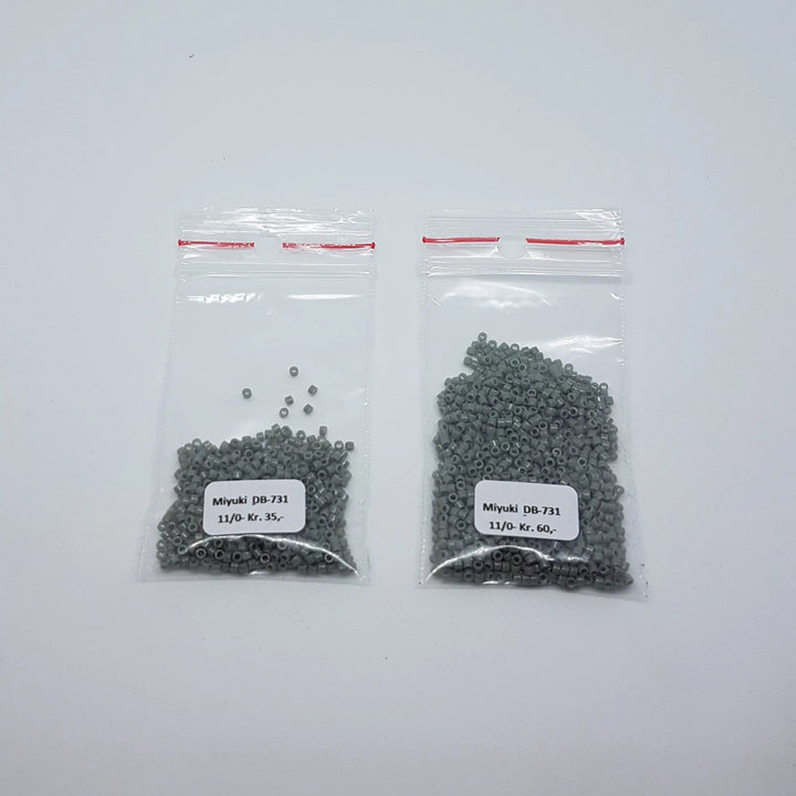 Grå glasperler, miyuki delica beads, opaque grey Krea