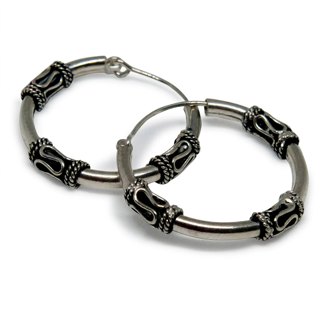 Øreringe, hoops med tre bølger og snoede viklinger, sterlingsølv, 27 x 2,5 mm Beadhouse of Copenhagen