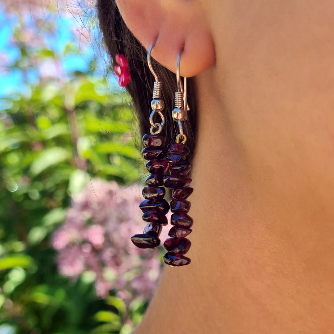 Øreringe, ørekrog med granat chips, sterlingsølv Beadhouse of Copenhagen