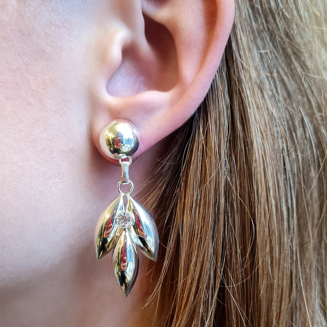 Øreringe, ørestikkere blad, forsølvet og forgyldt messing Beadhouse of Copenhagen