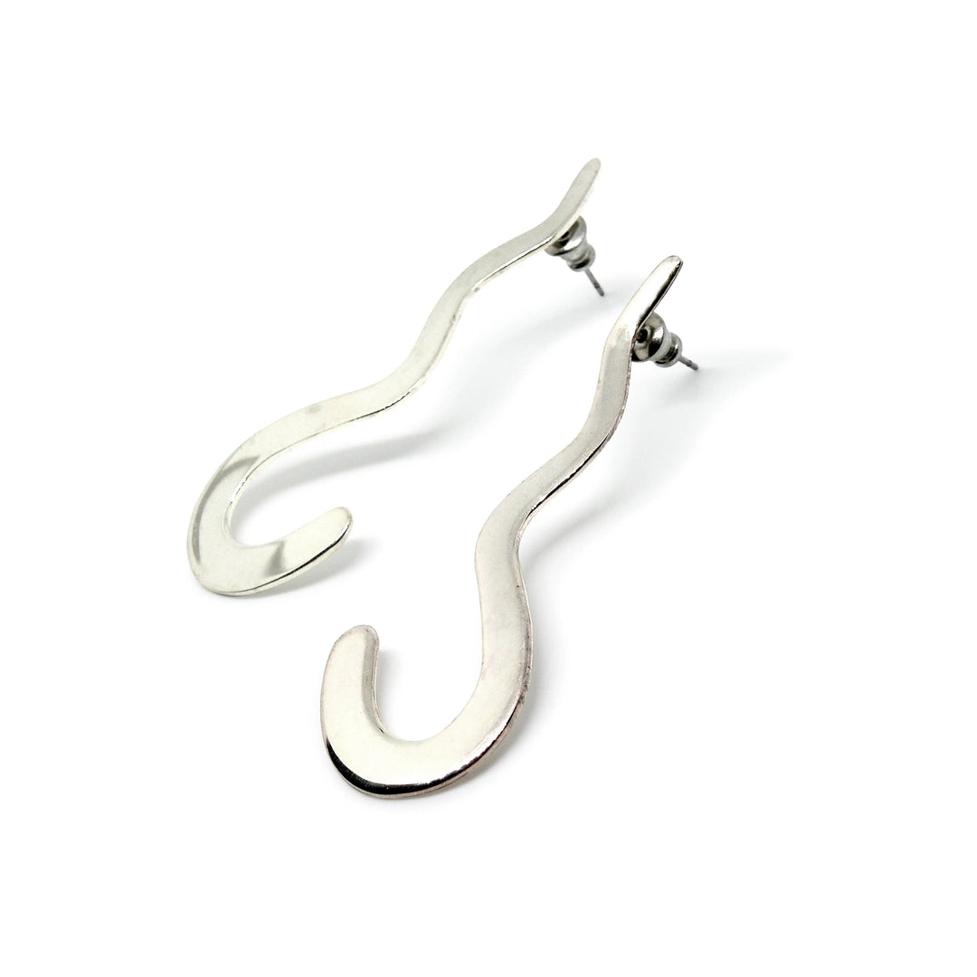 Øreringe, brush strokes, forsølvet messing Beadhouse of Copenhagen