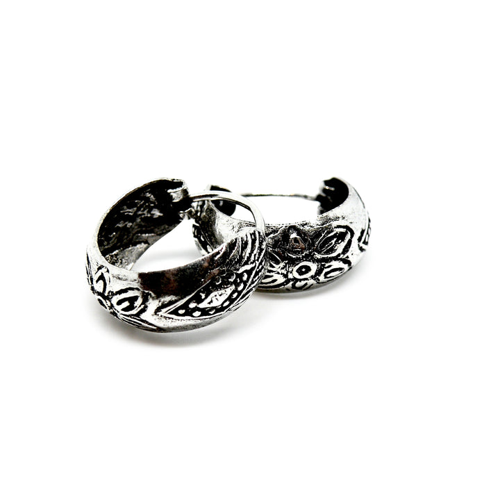 Find Øreringe, brede hoops med ornamenter, sterlingsølv, 15 x 6 mm hos Beadhouse of Copenhagen i dag, med en altid hurtig levering!