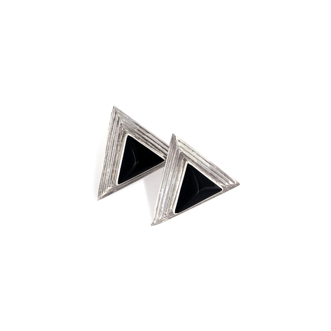 Find Øreringe, ørestikkere med trekantet onyx, sterlingsølv hos Beadhouse of Copenhagen i dag, med en altid hurtig levering!