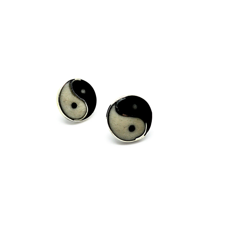Find Øreringe, ørestikkere yin og yang af onyx og ben, sterlingsølv, 12 mm hos Beadhouse of Copenhagen i dag, med en altid hurtig levering!