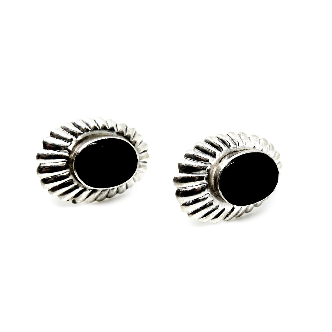 Find Øreringe, ørestikkere ovale med smykkesten, sterlingsølv, 15 mm hos Beadhouse of Copenhagen i dag, med en altid hurtig levering!