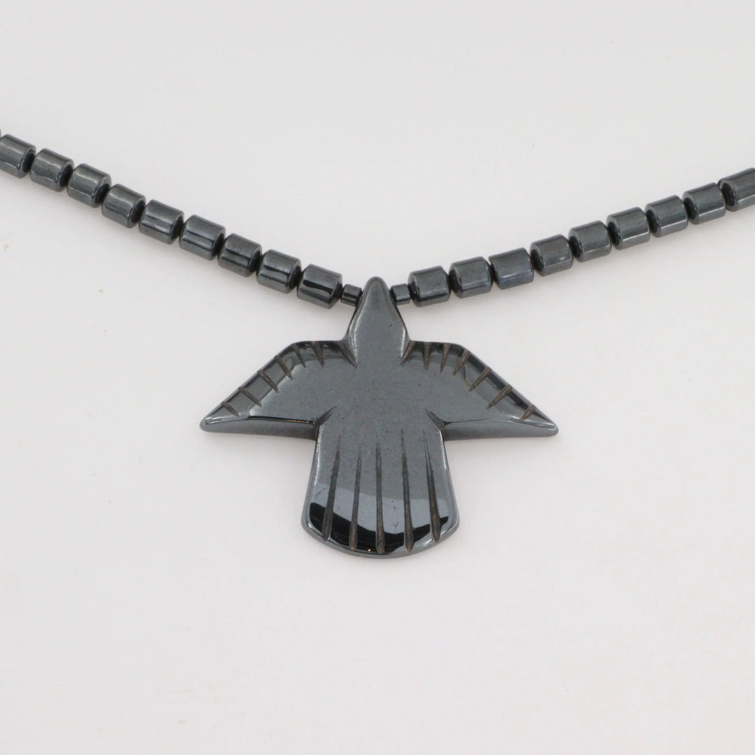 Halskæde, hæmatit med ørn, 46 cm/33 x 38 mm Beadhouse of Copenhagen