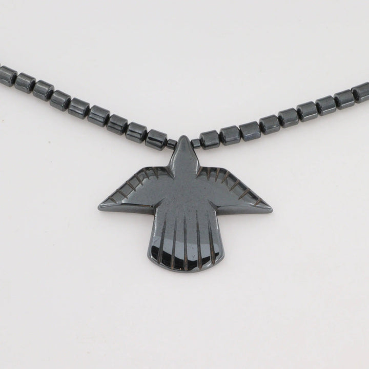 Halskæde, hæmatit med ørn, 46 cm/33 x 38 mm Beadhouse of Copenhagen