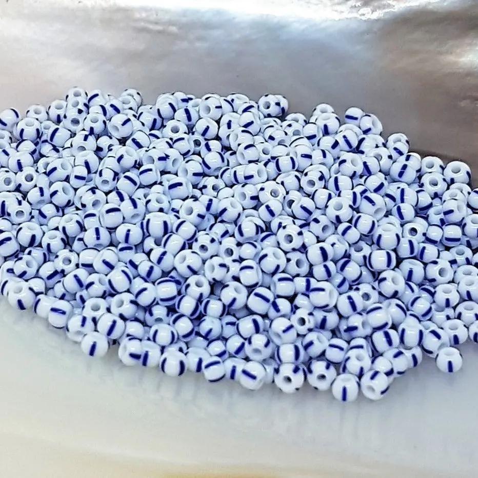 Stribede glasperler, preciosa, hvid/4 blå striber Preciosa