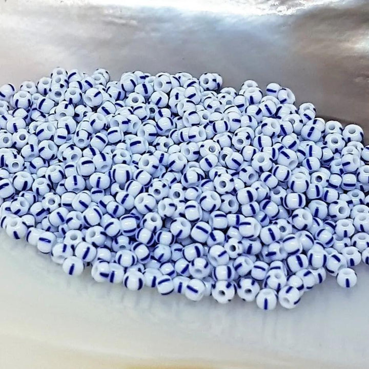 Stribede glasperler, preciosa, hvid/4 blå striber Preciosa