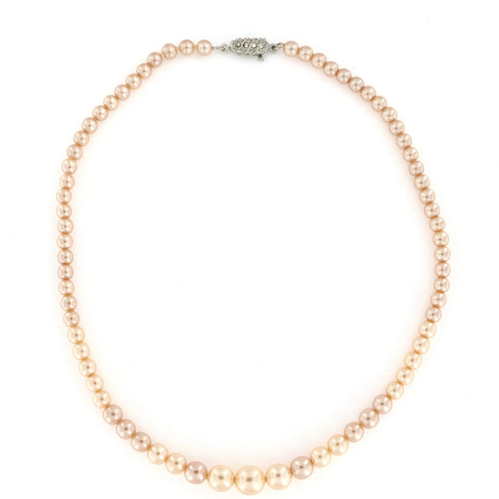 Halskæde, gradueret champagnefarvet voksperlekæde, forsølvet messing Beadhouse of Copenhagen